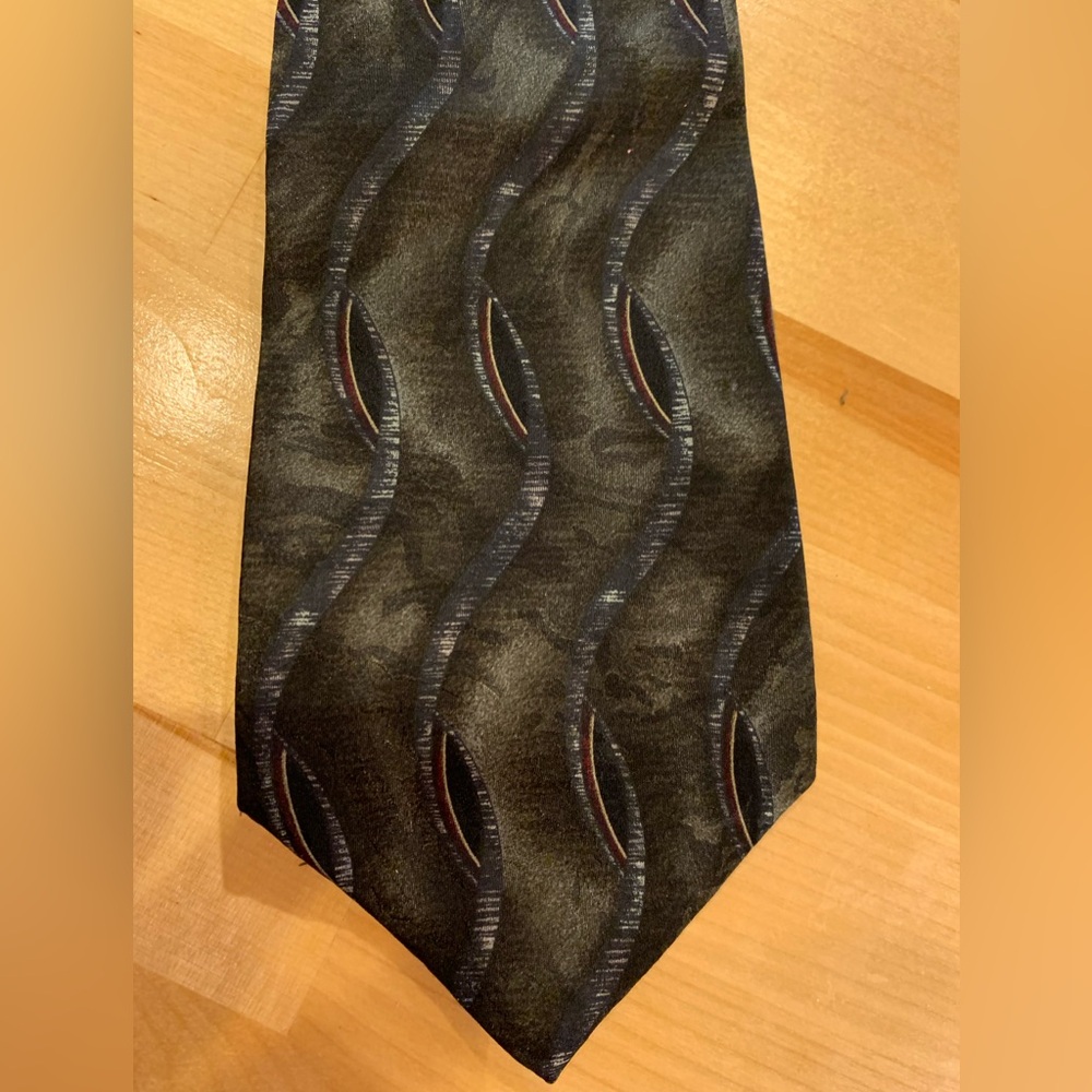 JF J.Ferrar Black and Gray Patterned Tie